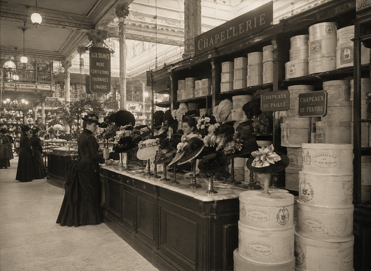 Intérieur d'un grand magasin parisien fin XIXème, rayon chapellerie